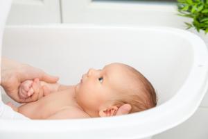 Pierwsza kąpiel noworodka